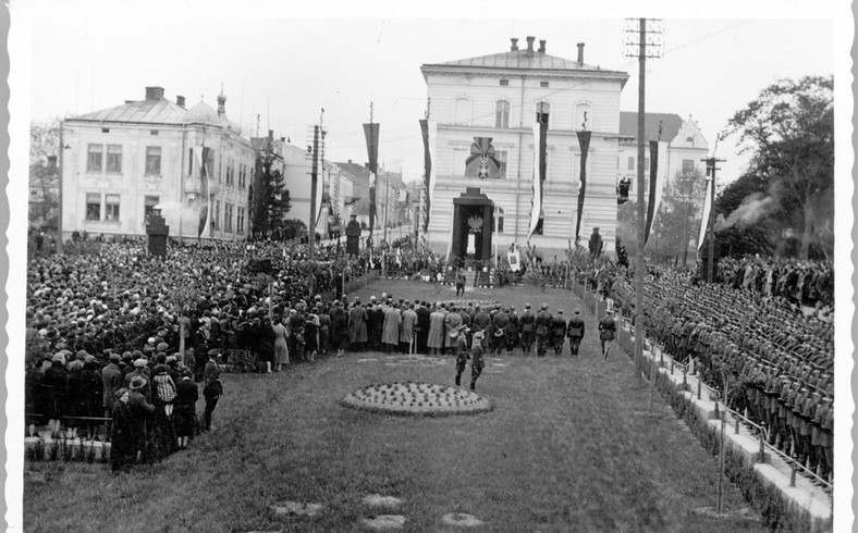 Uroczystości żałobne ku czci marszałka Józefa Piłsudskiego w Czortkowie, 1935 r.