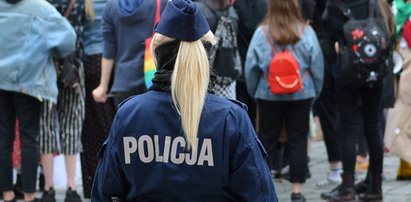 52-letni kochaś nieźle narozrabiał. Z miłości do policjantki postawił na nogi całą komendę