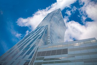 Rusza sprzedaż apartamentów w warszawskim „żaglu”. Ile kosztuje mieszkanie w Złotej 44?