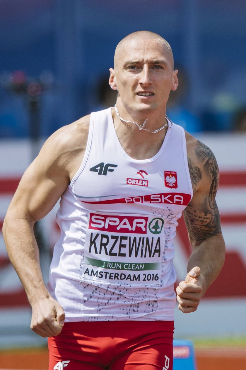 Jakub Krzewina zaliczył "wpadkę" w trakcie wywiadu po biegu półfinałowym sztafety 4x400 na IO Tokio 2020