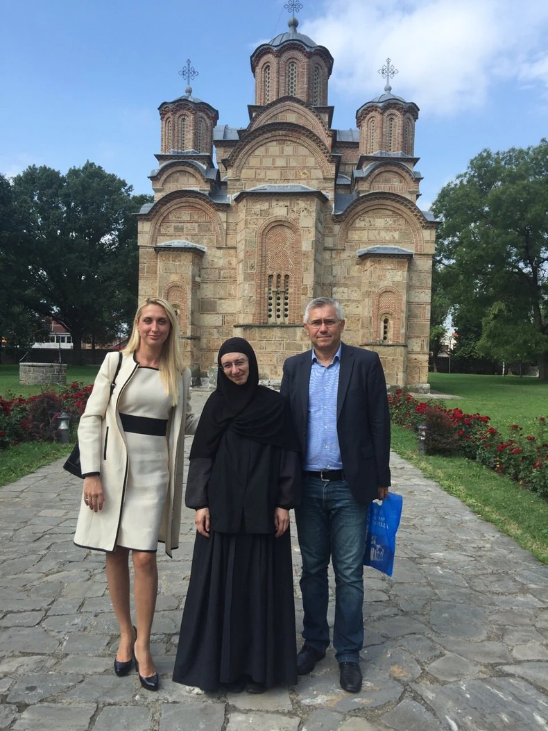 Jelena i Zoran sa monahinjom Sarom