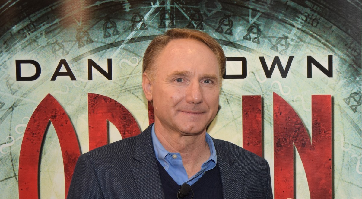 Dan Brown to autor świetnie sprzedających się, pełnym tajemnic thrillerów