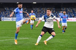 Remis Napoli z Atalantą w półfinale Pucharu Włoch. Zieliński zagrał 20 minut