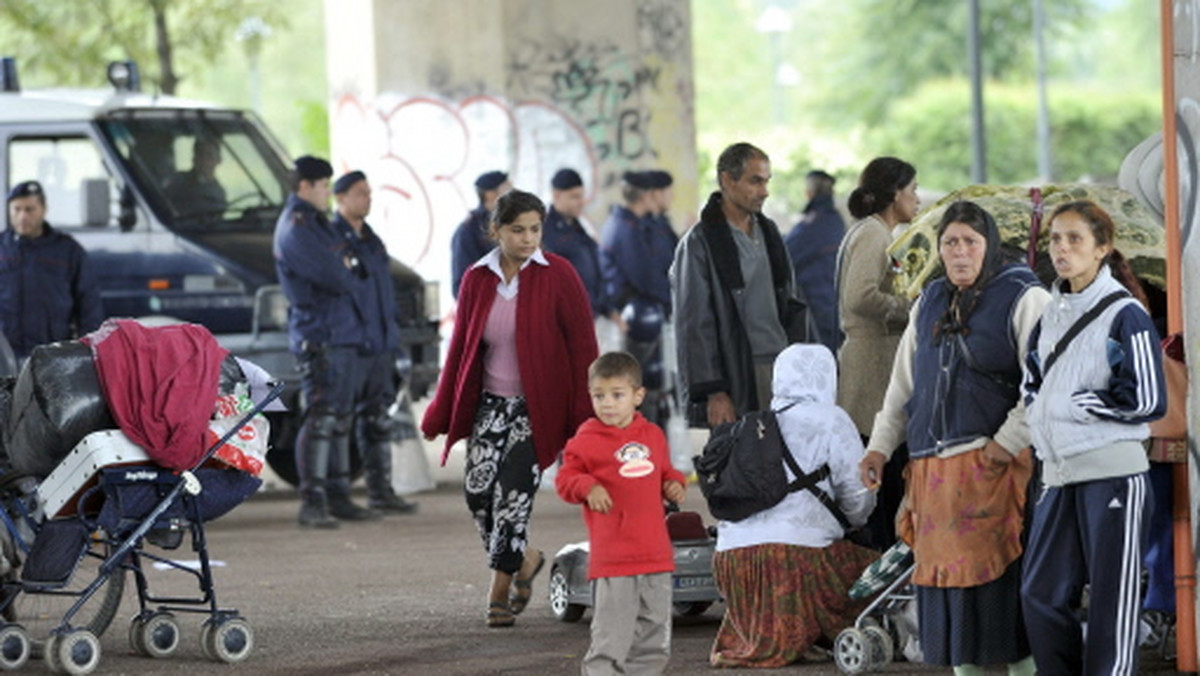 Mediolan, szacowne miasto znane z wytrawnego szafranowego risotta i długonogich modelek uczestniczących w Tygodniu Mody, stanie się niedługo sławne z czegoś zupełnie innego: zerowej tolerancji wobec Romów.