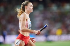 Piękna polska lekkoatletka w święta zajada się pierogami i uszkami