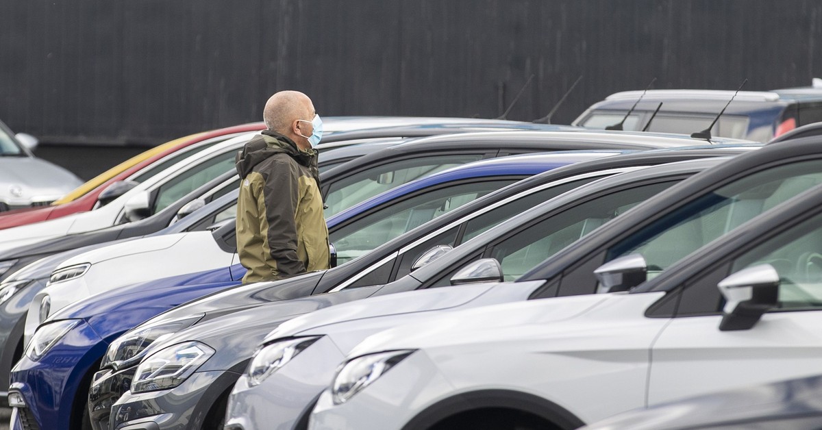 Komisja odpuści w sprawie elektryków? Na razie branża motoryzacyjna w UE wpada w coraz większe kłopoty