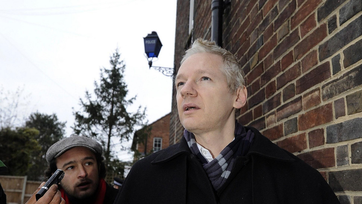 Bjoern Hurtig, szwedzki adwokat założyciela Wikileaks Juliana Assange'a, cytowany w tygodniku "Sunday Times", wyraził oburzenie z powodu opublikowania w "Guardianie" protokołów sztokholmskiej policji w sprawie jego klienta.