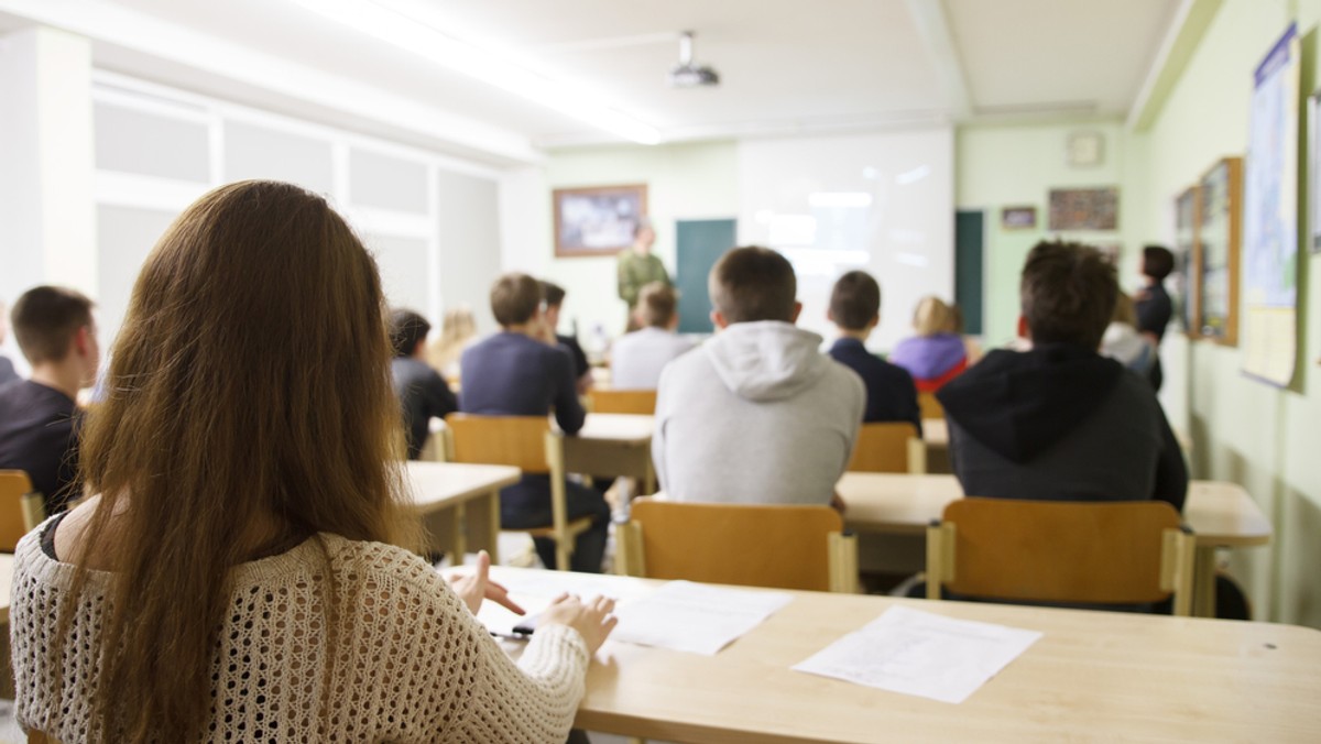 Dzięki interwencji rodziców i organizacji prorodzinnych resort edukacji usunął z nowej podstawy programowej "Wychowania do życia w rodzinie" postulaty środowisk LGBT - pisze dziś "Gazeta Polska Codziennie".