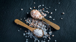 Sól kamienna - właściwości, zastosowanie i wpływ na zdrowie. Jak ograniczyć spożycie soli?