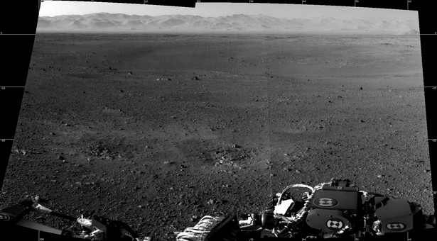 Śnieżnobiała skała na Marsie