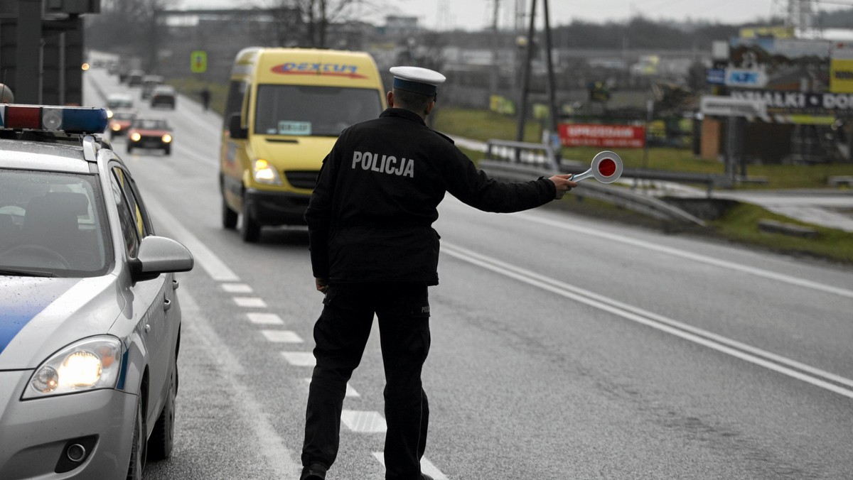 10 osób zginęło, 176 zostało rannych w 125 wypadkach - to bilans świątecznego weekendu na polskich drogach. Jak zaznaczają policjanci, tegoroczne Boże Narodzenie było najbezpieczniejsze od wielu lat.