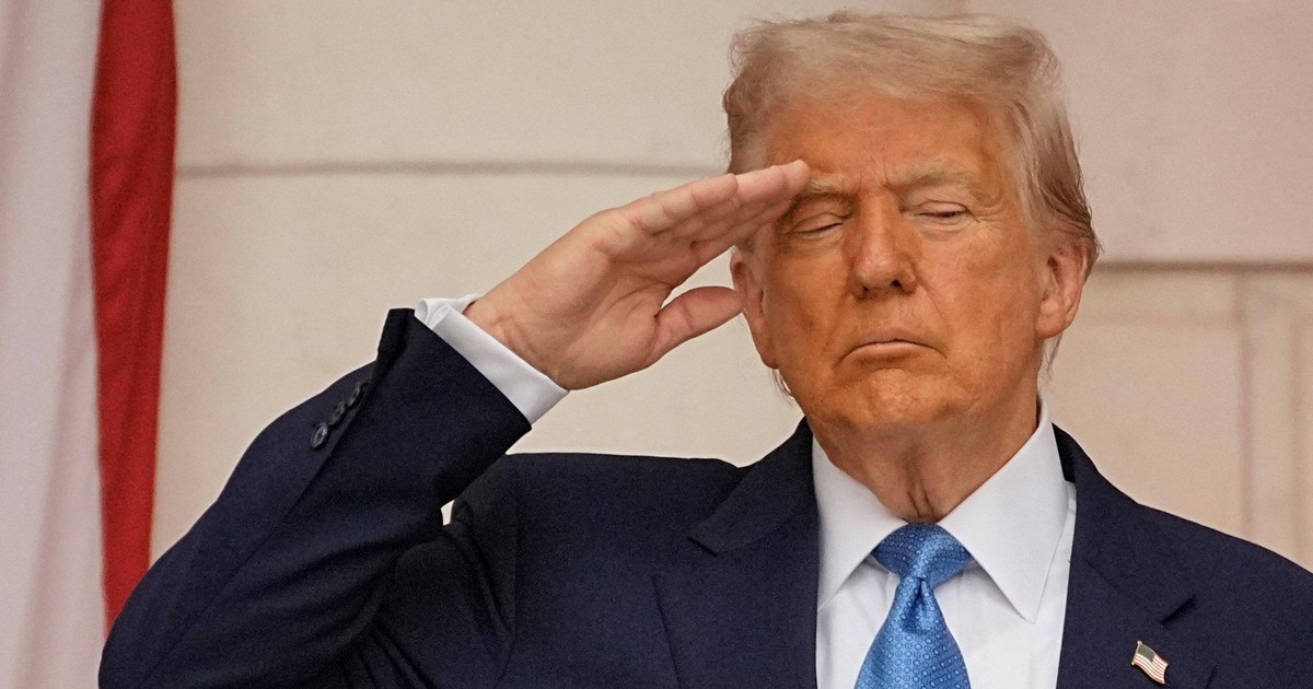 Z wielkiej parady Trumpa można się śmiać. Ale on wie, co robi