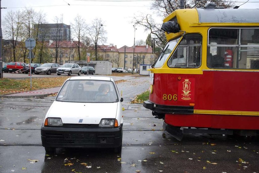 zderzenie, tramwaj, wypadek, auto, samochód,