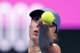 iga świątek odpadła w półfinale pokazowego turnieju w indian wells