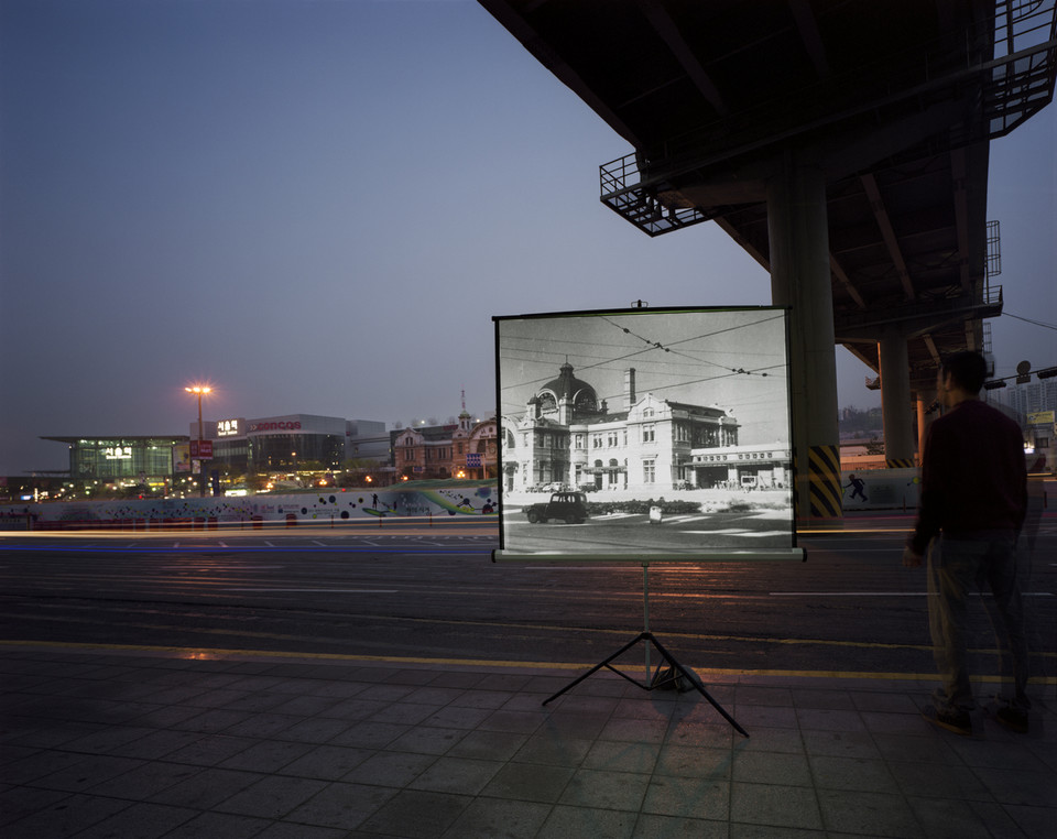 historic present005_160x127(cm)_Pigment print_2009_Old Seoul station