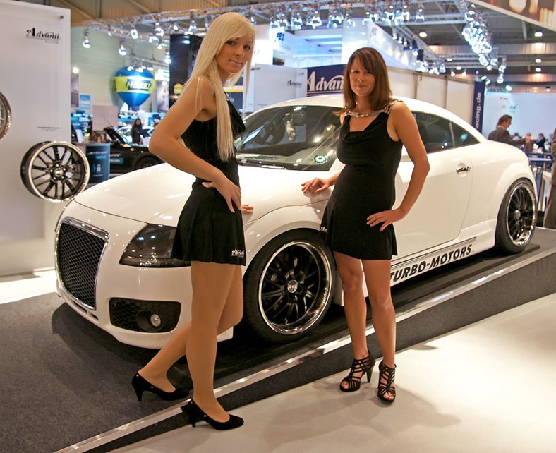 Essen Motor Show 2009: babes w niemieckim stylu (fotogaleria)