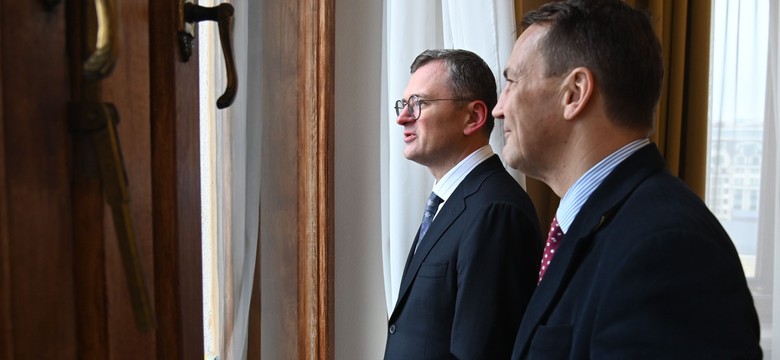 "My w Polsce uważamy, że Rosja powinna przegrać". Pierwsza wizyta zagraniczna Sikorskiego