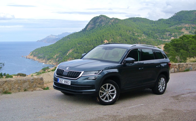 Skoda kodiaq może też być sypialną. Maksymalna długość podłogi w bagażniku po złożeniu tylnej kanapy to niemal 2 m