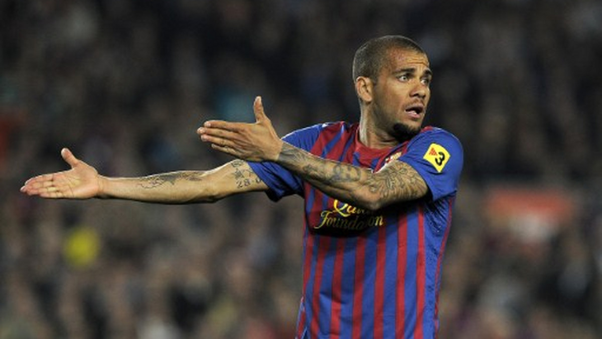 Obrońca FC Barcelona Dani Alves chce zachęcić działaczy, by ci zakontraktowali pomocnika Arsenalu Londyn Jacka Wilshere'a. - To wielki piłkarz - ocenił Brazylijczyk.