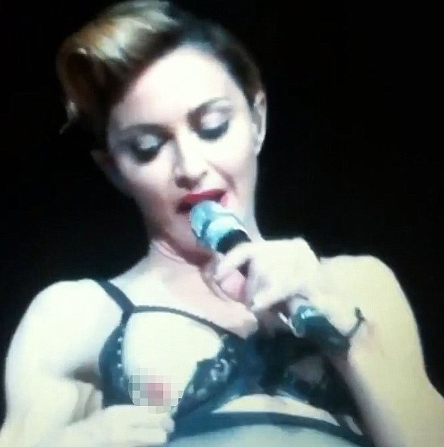 Madonna na koncercie w Turcji w 2012 roku (fot. screen z YouTube)