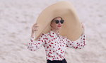 Kożuchowska skrywa się pod oryginalnym kapeluszem w Cannes
