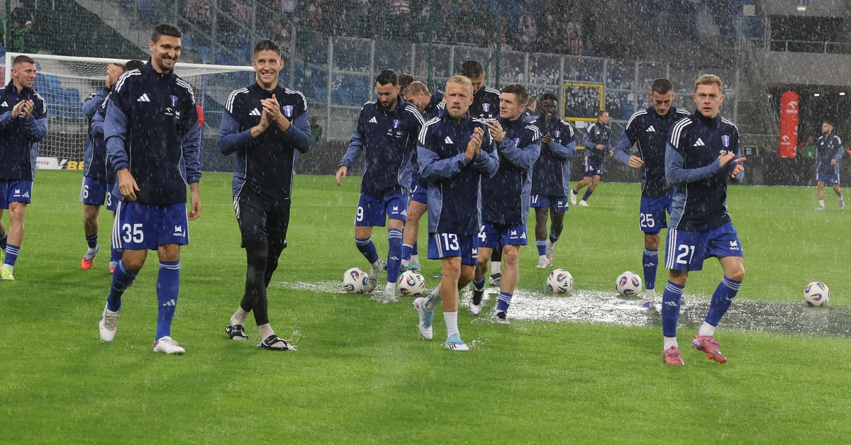 Wisła i Cracovia mogły zagrać w piłkę wodną. Mecz w Płocku odwołany