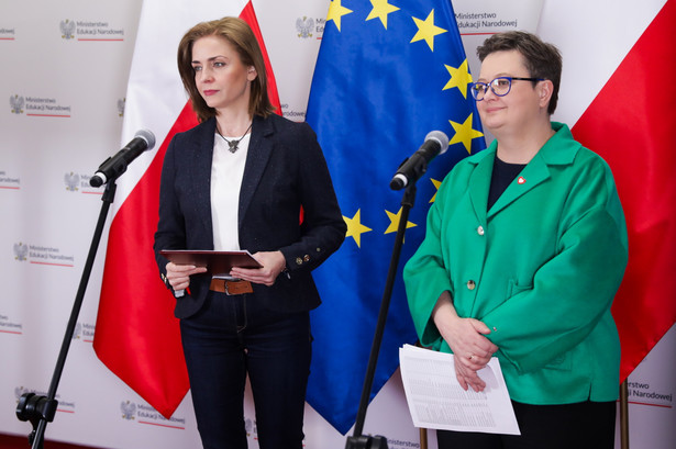Ministerstwie Edukacji Narodowej: Katarzyna Lubnauer i Joanna Mucha podczas konferencji prasowej w siedzibie Ministerstwa Edukacji Narodowej w Warszawie