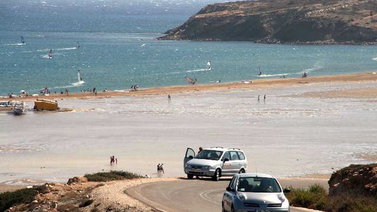 Na Rodos woda ma kolor jak na Karaibach, jest tam urozmaicony spot do slalomu na falach, sideshore wiatr z lewej i bardzo ciekawe miejsce dla wycieczek rowerami górskimi.