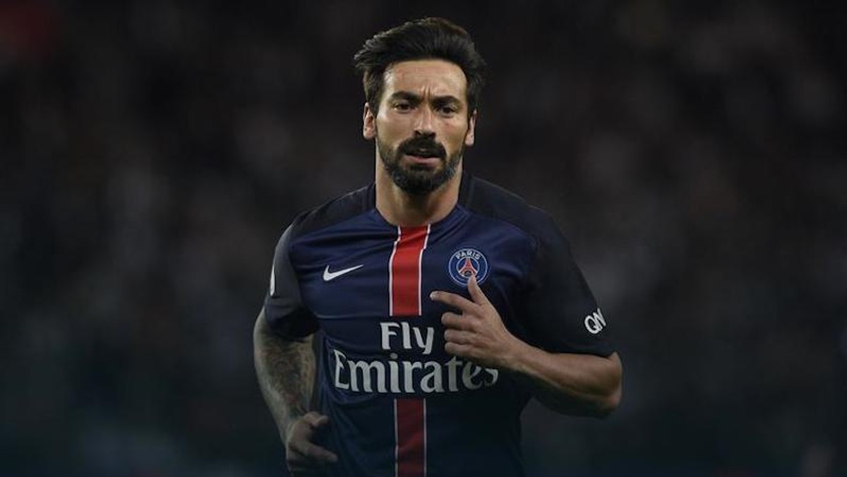 To się nie dzieje naprawdę: Ezequiel Lavezzi przechodzi do klubu, w którym niedawno grał Miroslav Radović i będzie zarabiał więcej niż... Robert Lewandowski. Chińczycy za moment wywrócą światową piramidę płac. Już teraz w pierwszej dziesiątce znajdziemy aż pięciu zawodników Super League.