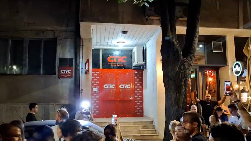 U Nišu su demonstranti došli ispred prostorija SPS jpeg.jpg