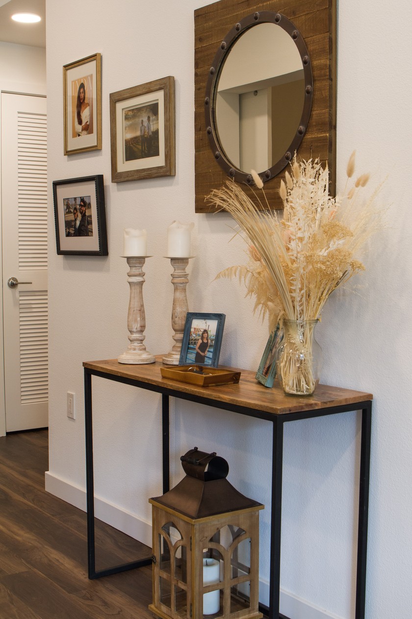 Am meisten bedeuten Lyda ihre Bilder an der Wand. Sie erzählen Geschichten. 