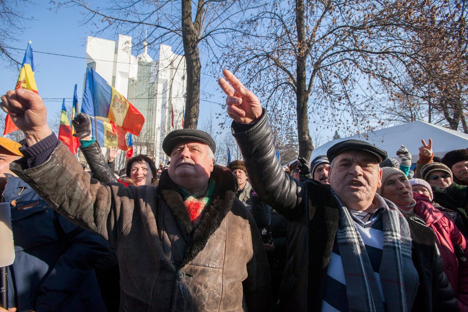 Demonstranci wdarli się do parlamentu. Żądają dymisji rządu