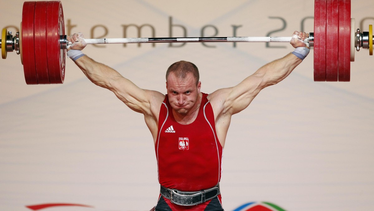 Marcin Dołęga, mistrz świata w kategorii do 105 kg w podnoszeniu ciężarów, wprawdzie wygrał rywalizację podczas XII Memoriału Krzysztofa Becka, ale pod znakiem zapytania stanął jego wyjazd na listopadowy czempionat do Paryża - czytamy w "Sporcie".