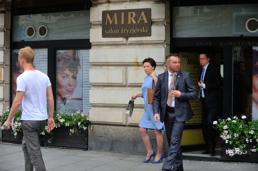 Premier u fryzjera, a żona górnika musiała czekać