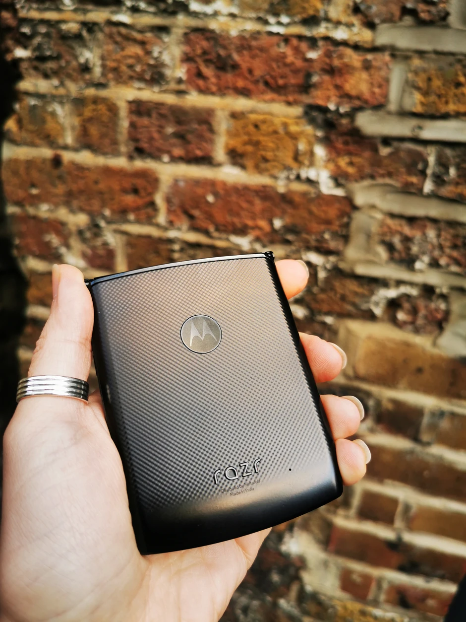 Sa zadnje strane je logo Motorole