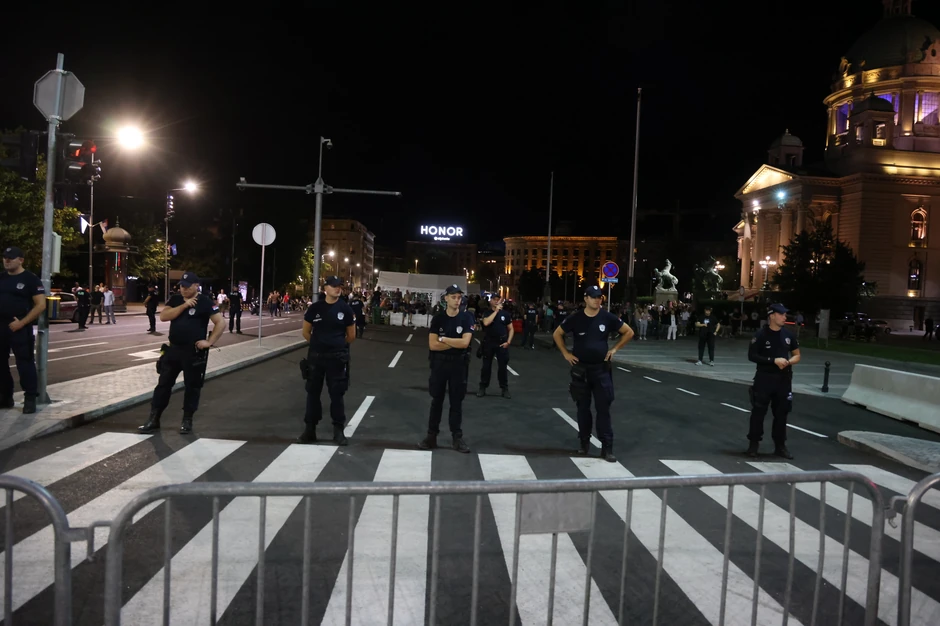 Policija ispred Skupštine