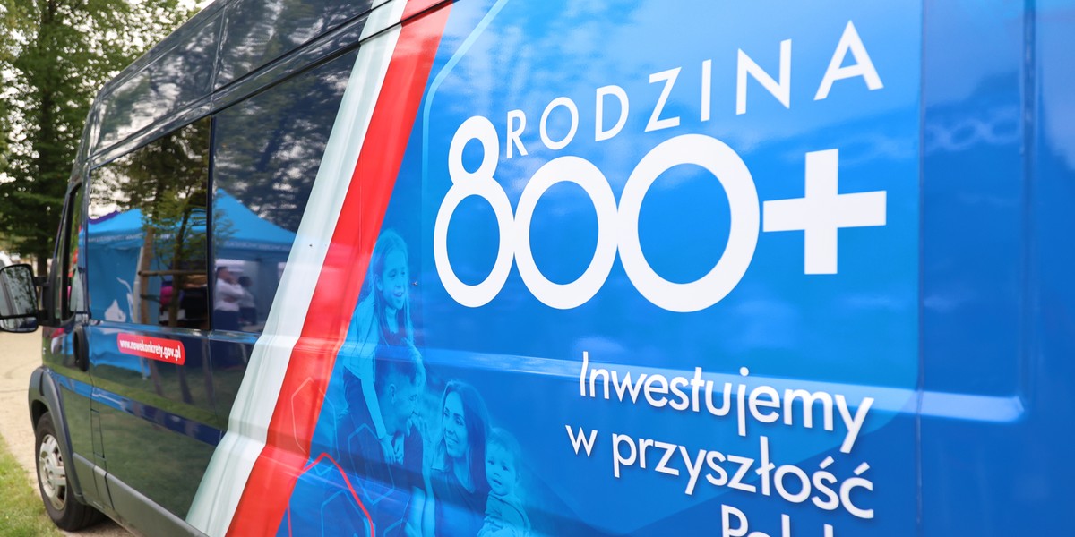 Z początkiem 2024 świadczenie 500 plus ma zostać zwaloryzowane o 300 zł i wypłacane w formie świadczenia 800 plus.