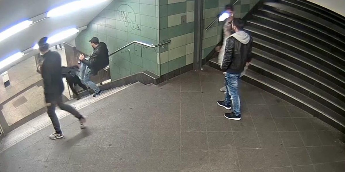 Skopał kobietę w metrze. Wiadomo kim jest 