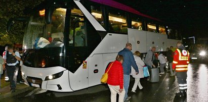 Kierowca zostawił autokar z grupą seniorów na parkingu przy autostradzie i sobie poszedł. Dlaczego?