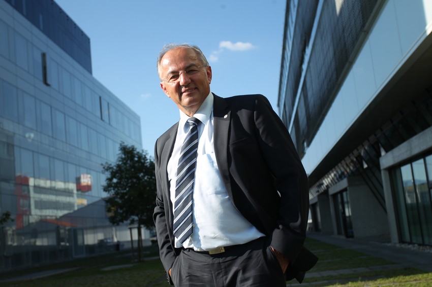 Kancelarka gura previše stvari pod tepih: Josip Juratović