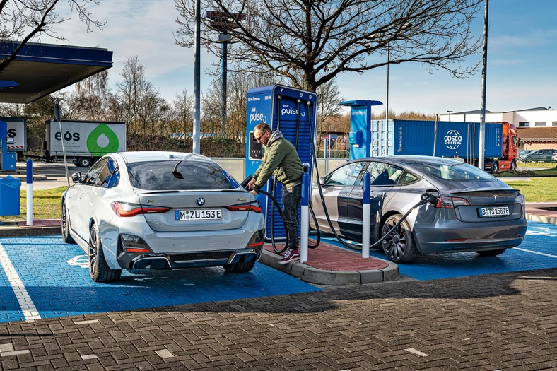 Tesla Model 3 i BMW i4