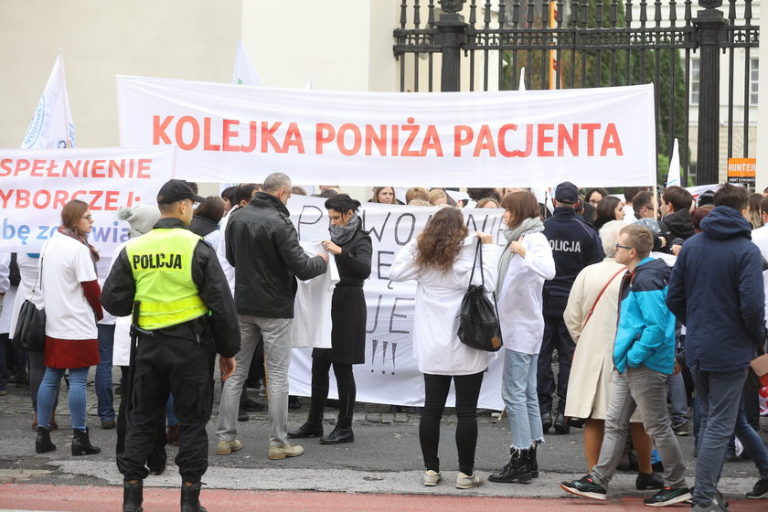 Kolejni lekarze protestują. Tym razem przed Ministerstwem Zdrowia