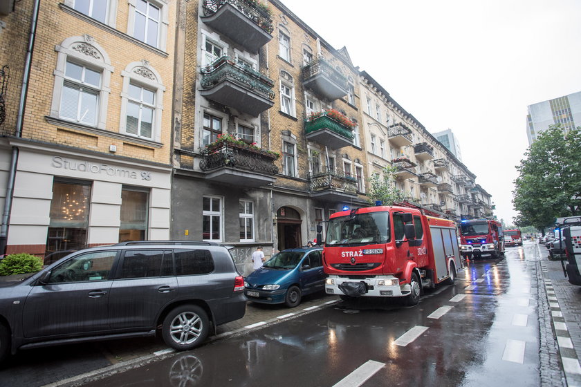 Zawaliła się podłoga w kamienicy na Jeżycach