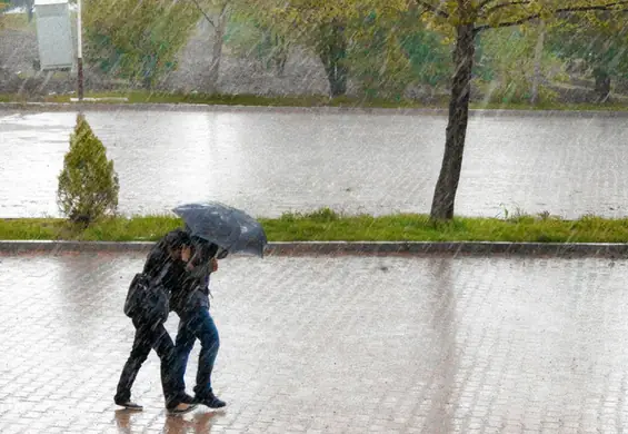 Wiatr wyrwał balustradę z nowego bloku. Deweloper nie kryje zaskoczenia