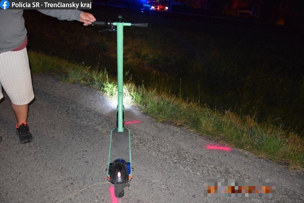 Mužovi sa stala osudnou nehoda na kolobežke. 