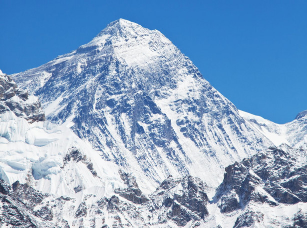 Mount Everest obniżył się po trzęsieniu ziemi