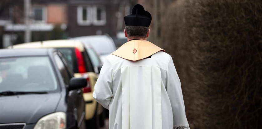 Zaskakująca wiadomość od księży w sprawie kolędy. Na drzwiach była kartka...