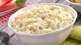 Genialny colesław. Przepis na surówkę do obiadu lepszą niż w restauracji