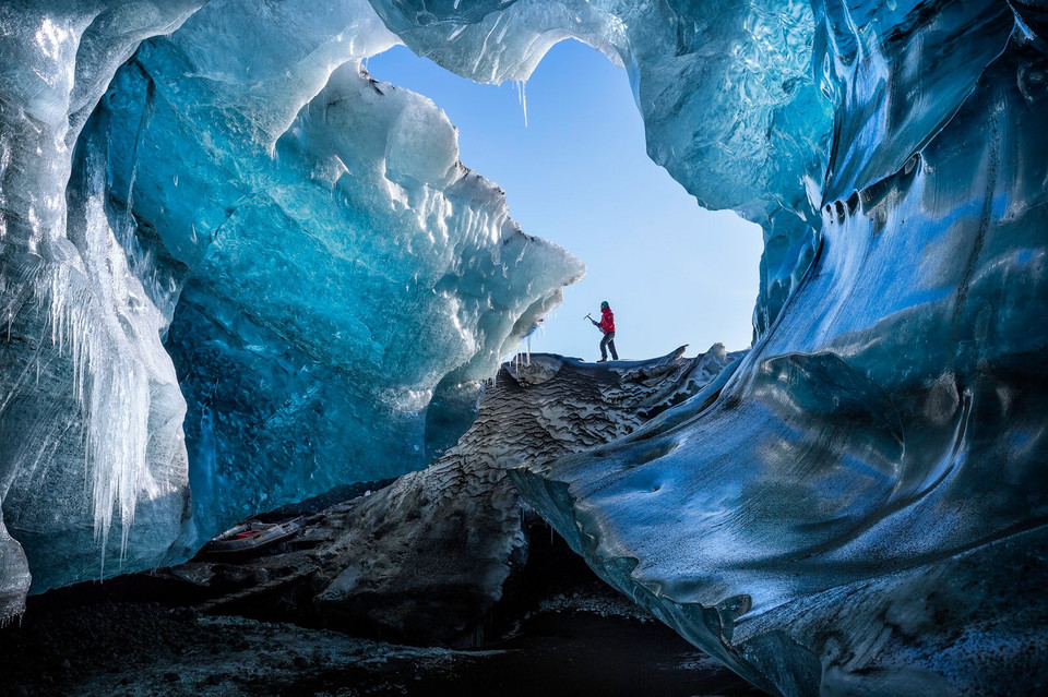 Winter Cave (pol. Zimowa jaskinia) - Marcelo Castro / 2014 National Geographic Traveler Contest