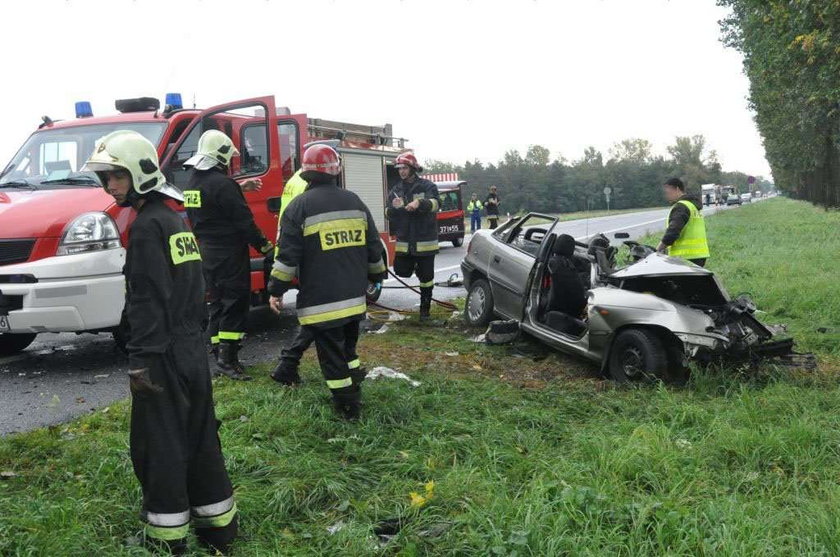 Wypadek busa w Lubuskiem. 2 osoby nie żyją